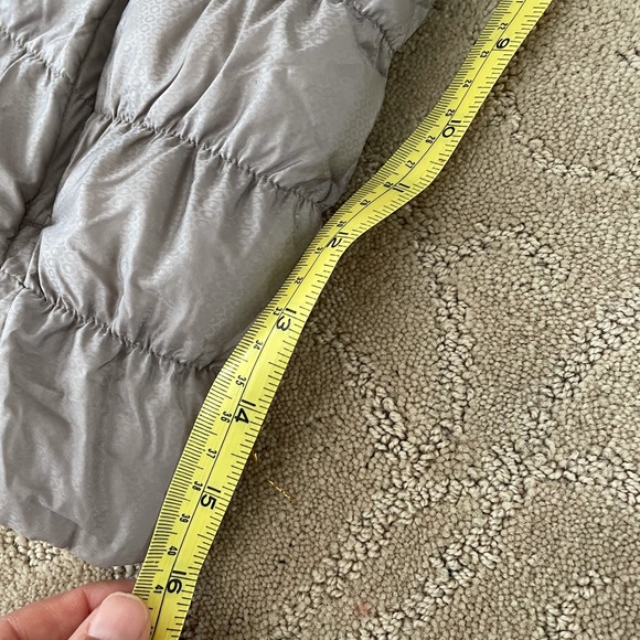 Athleta vest ( synthetic down ) light - Picture 5 of 5